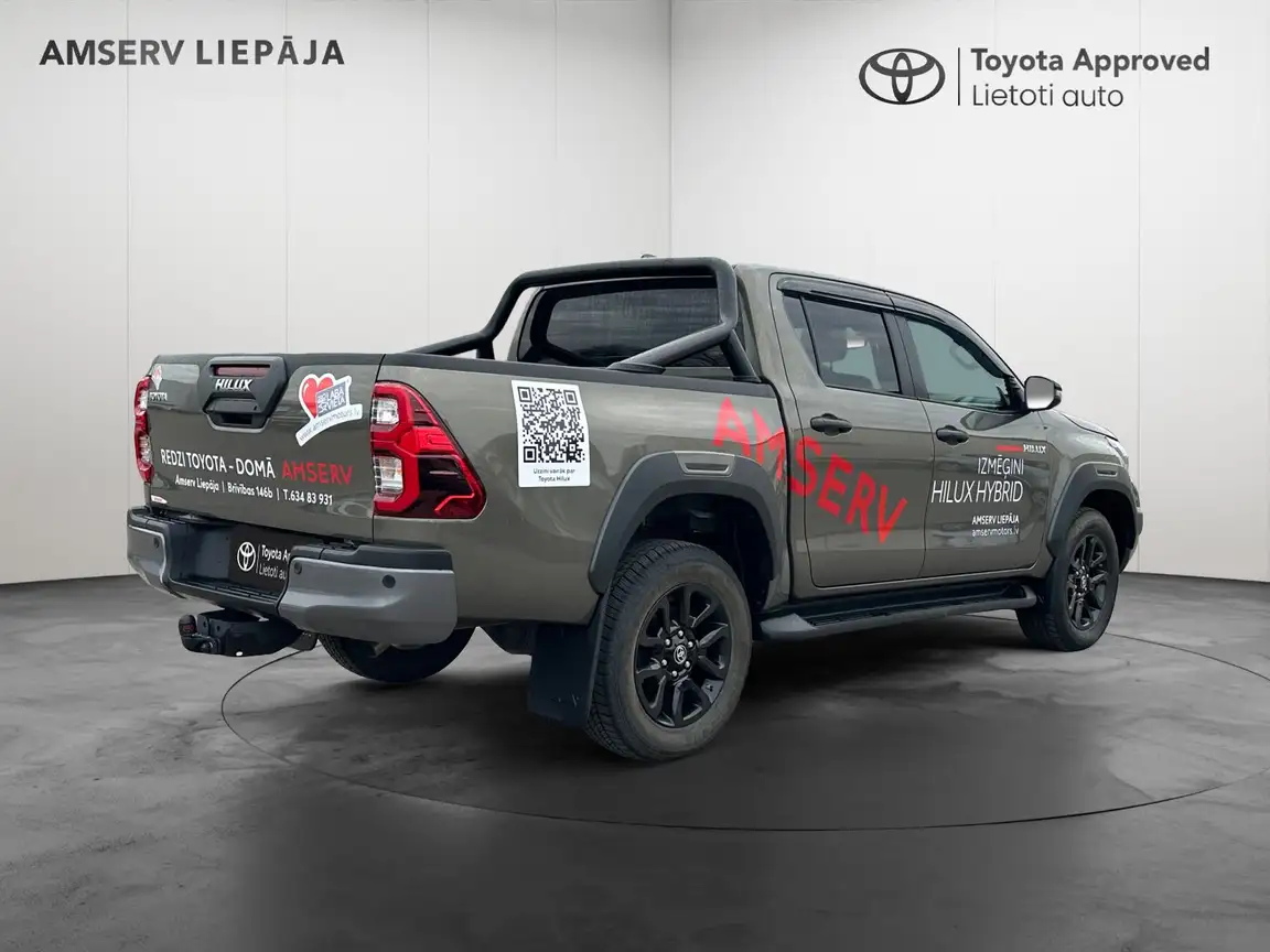 TOYOTA HILUX