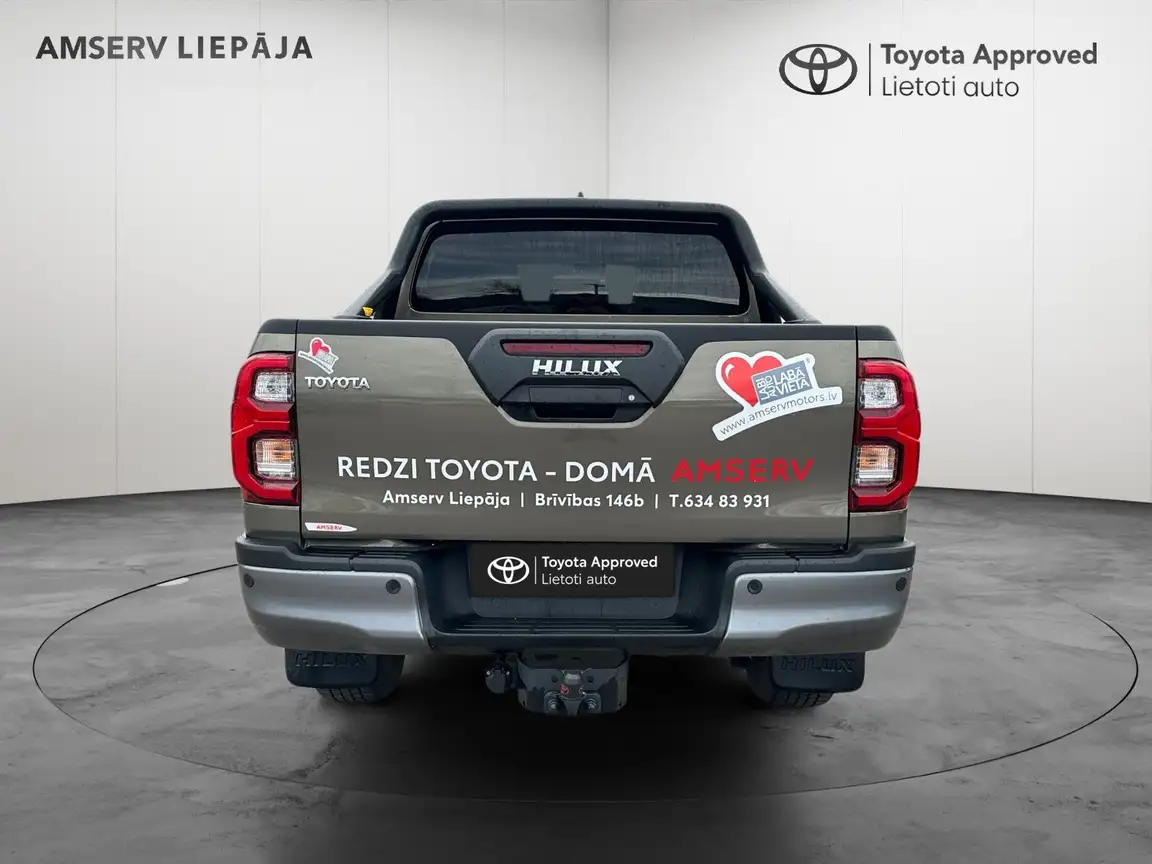 TOYOTA HILUX