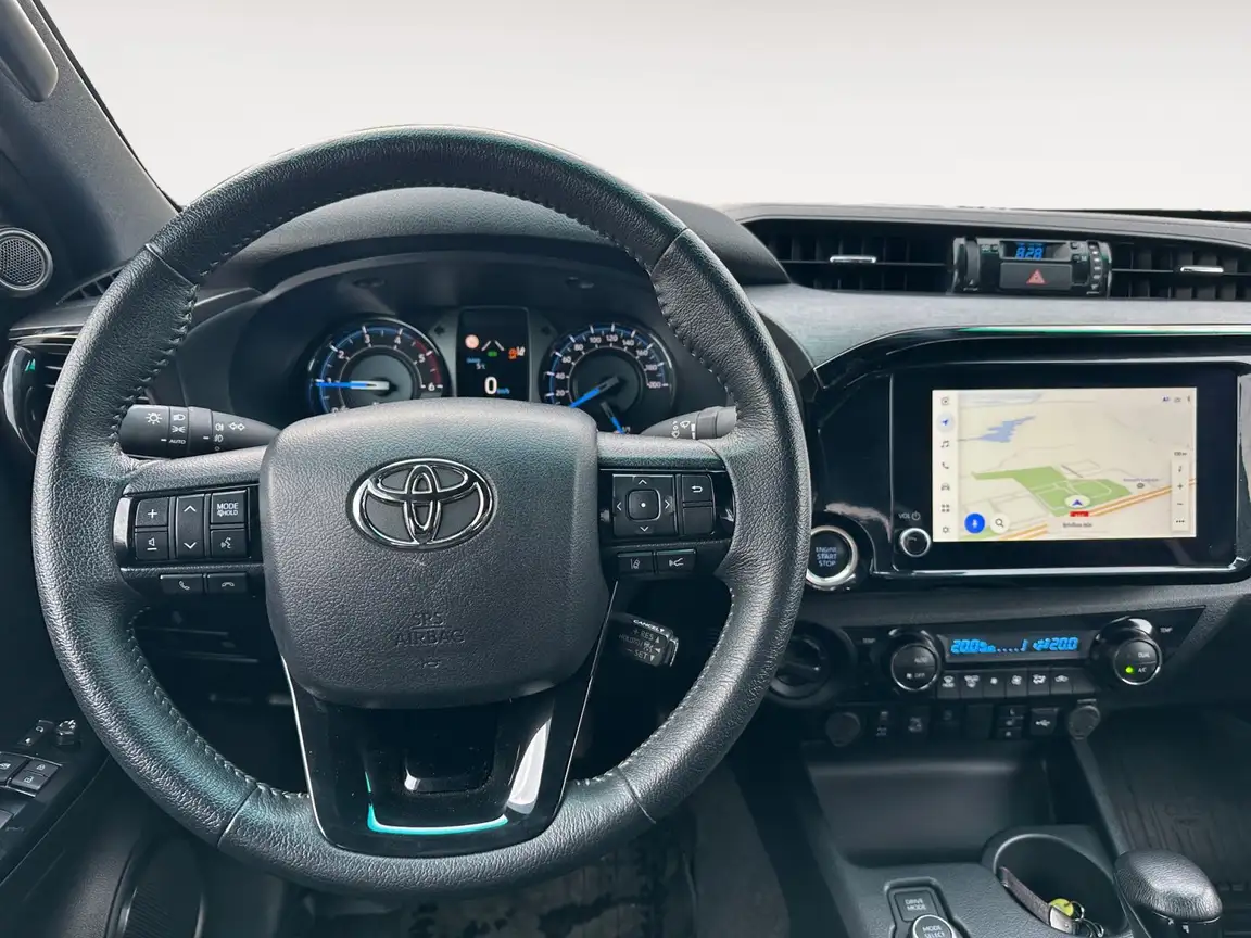 TOYOTA HILUX