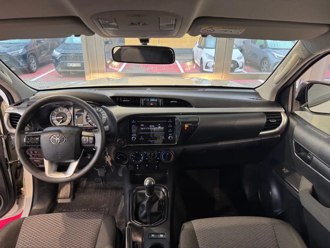 TOYOTA HILUX