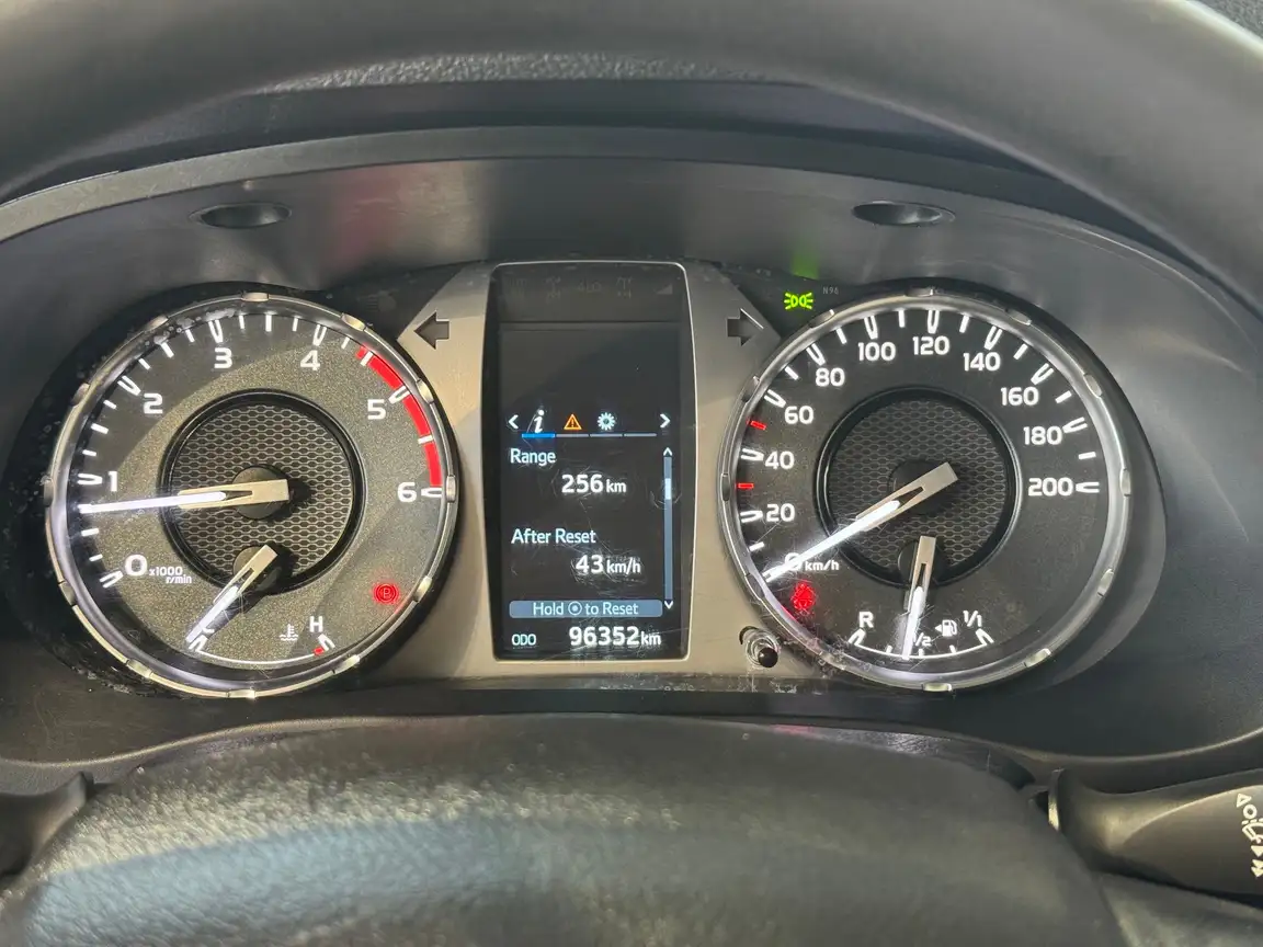 TOYOTA HILUX
