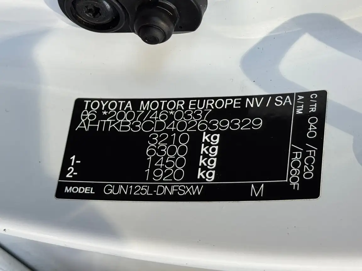 TOYOTA HILUX