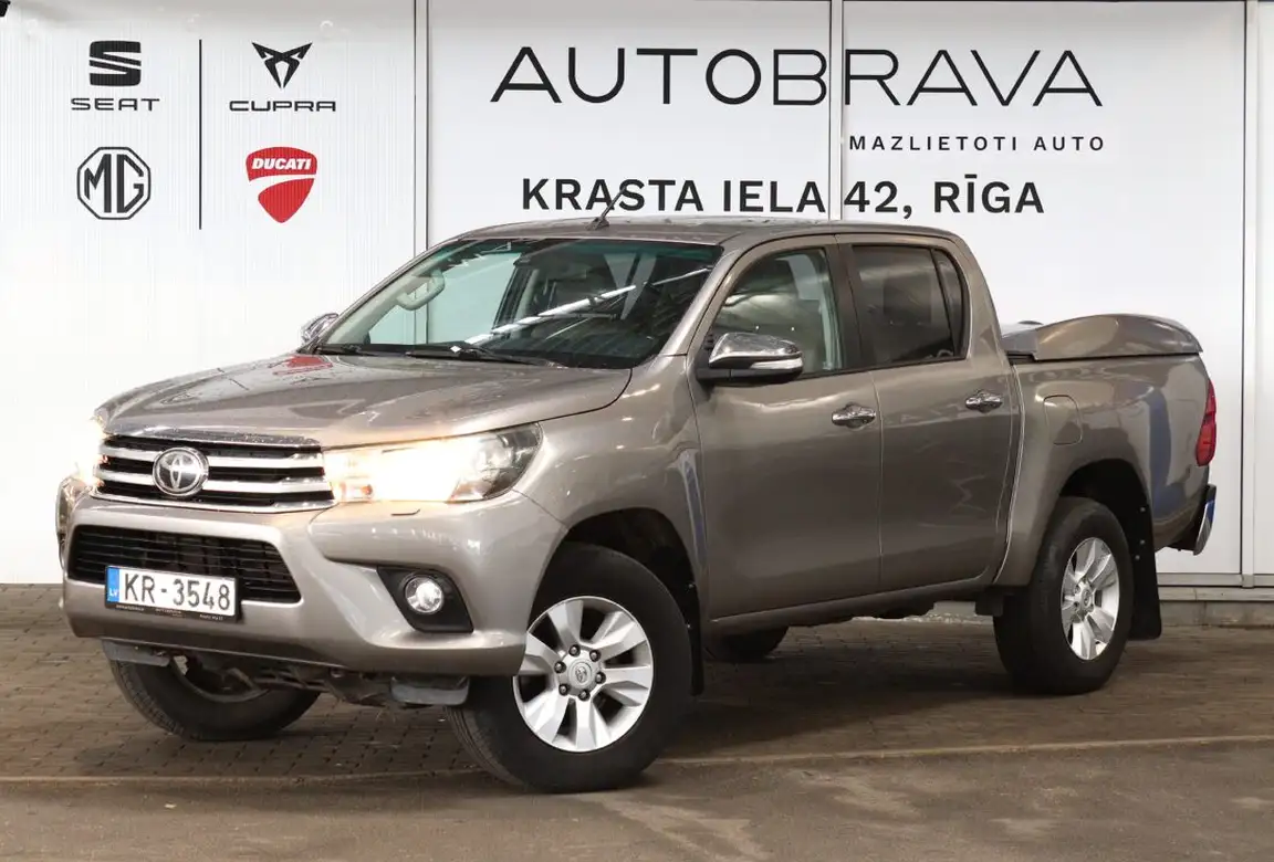 TOYOTA HILUX