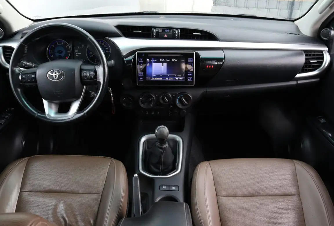 TOYOTA HILUX