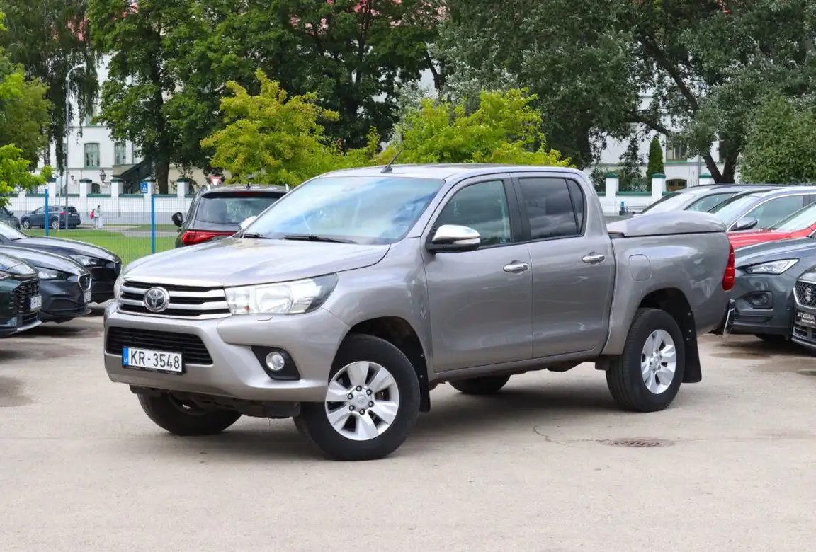 TOYOTA HILUX