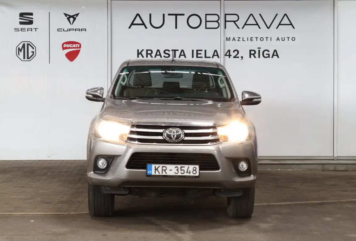 TOYOTA HILUX