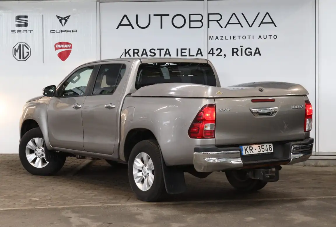 TOYOTA HILUX