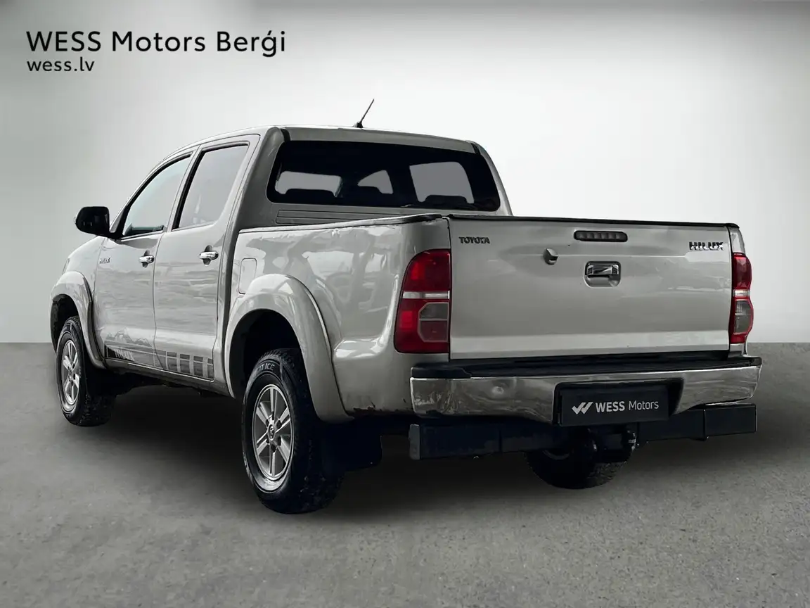TOYOTA HILUX