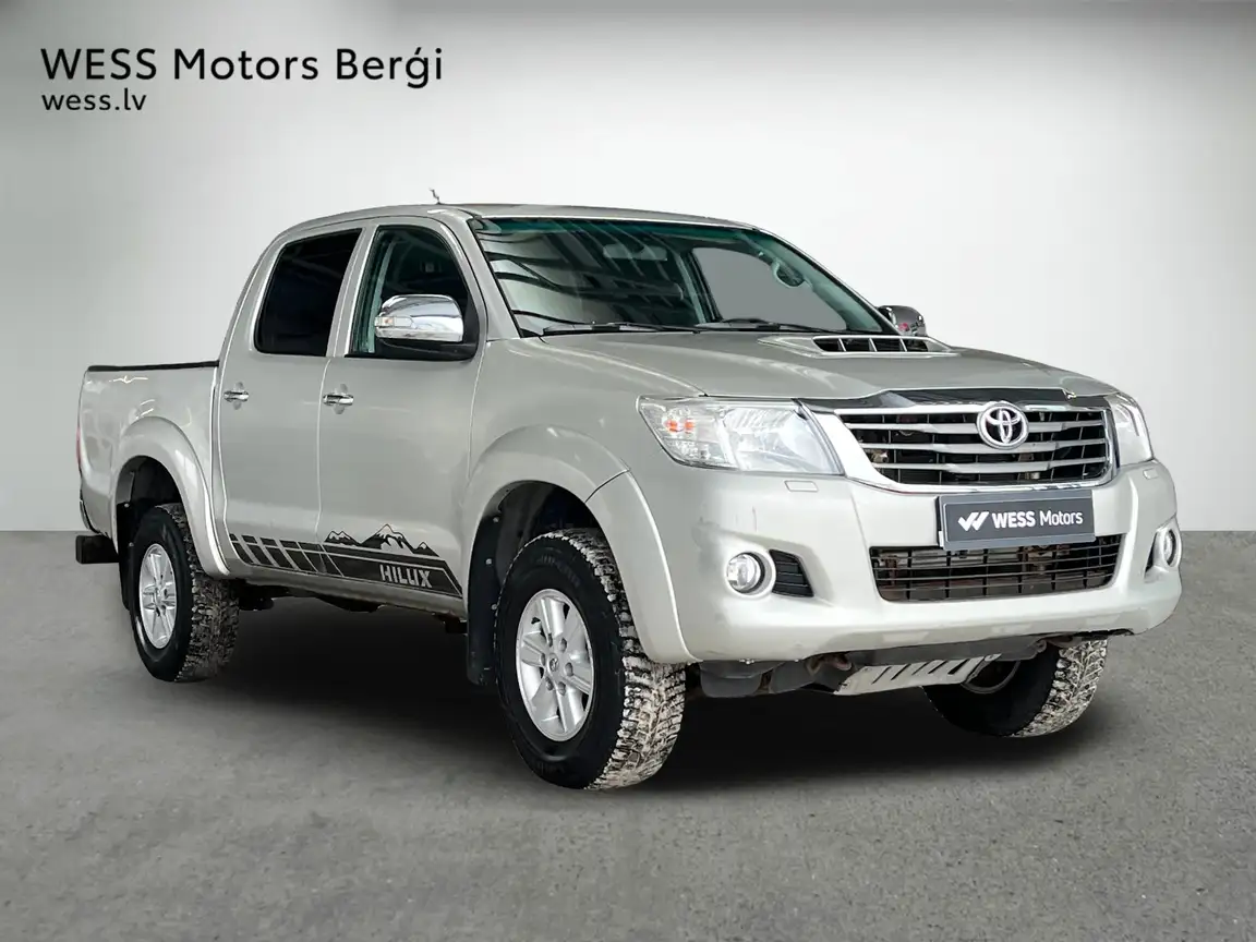 TOYOTA HILUX