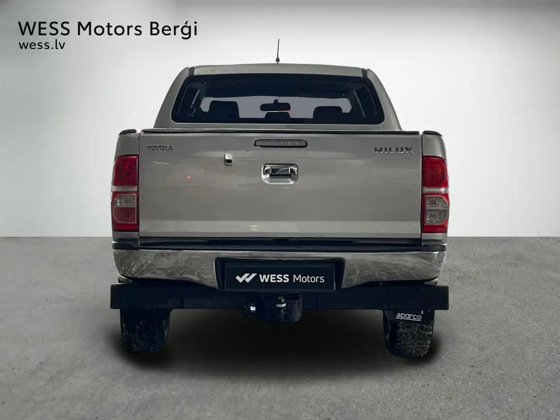 TOYOTA HILUX