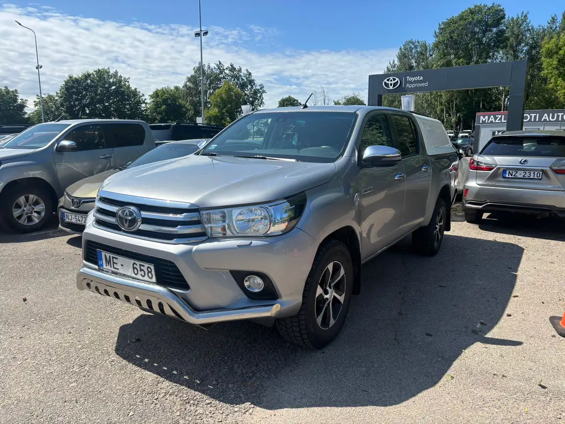 TOYOTA HILUX