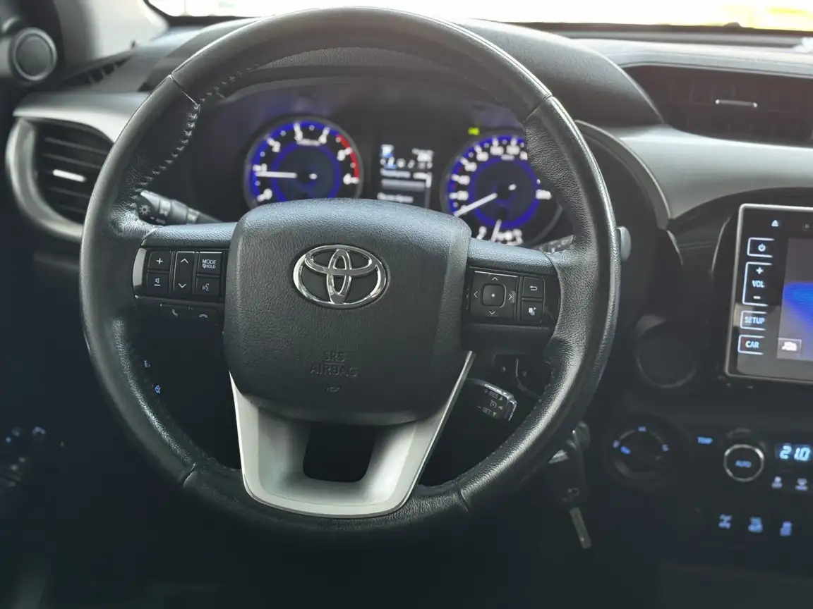TOYOTA HILUX