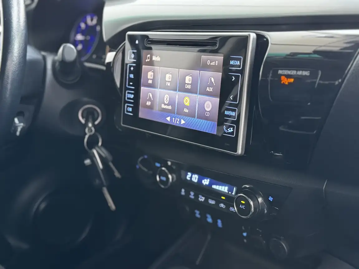 TOYOTA HILUX