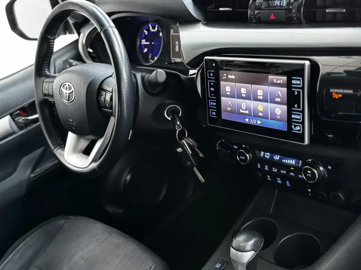 TOYOTA HILUX