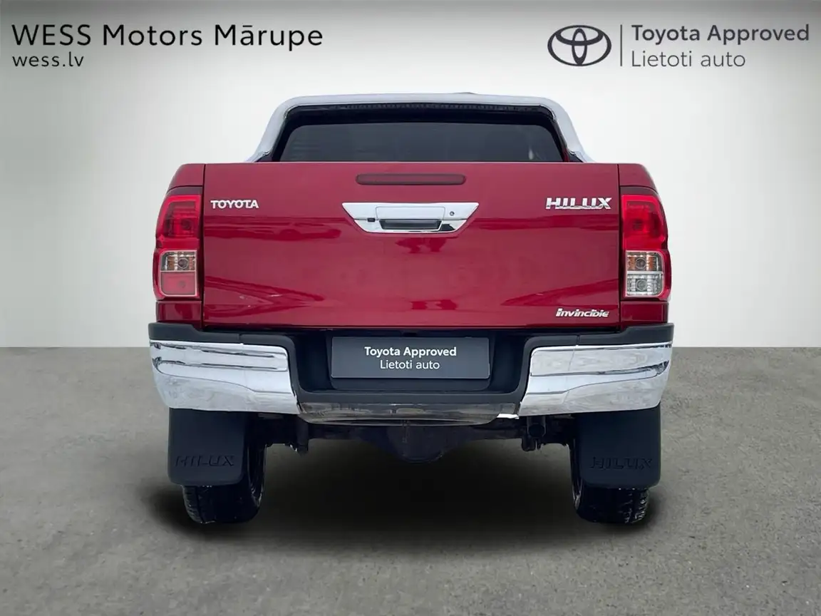 TOYOTA HILUX