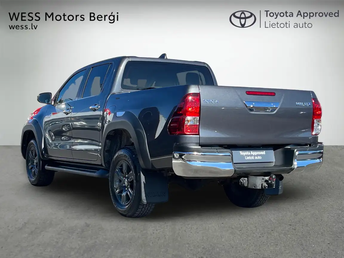 TOYOTA HILUX