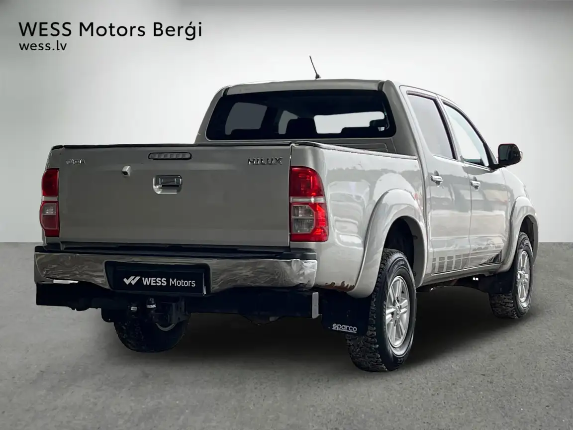 TOYOTA HILUX