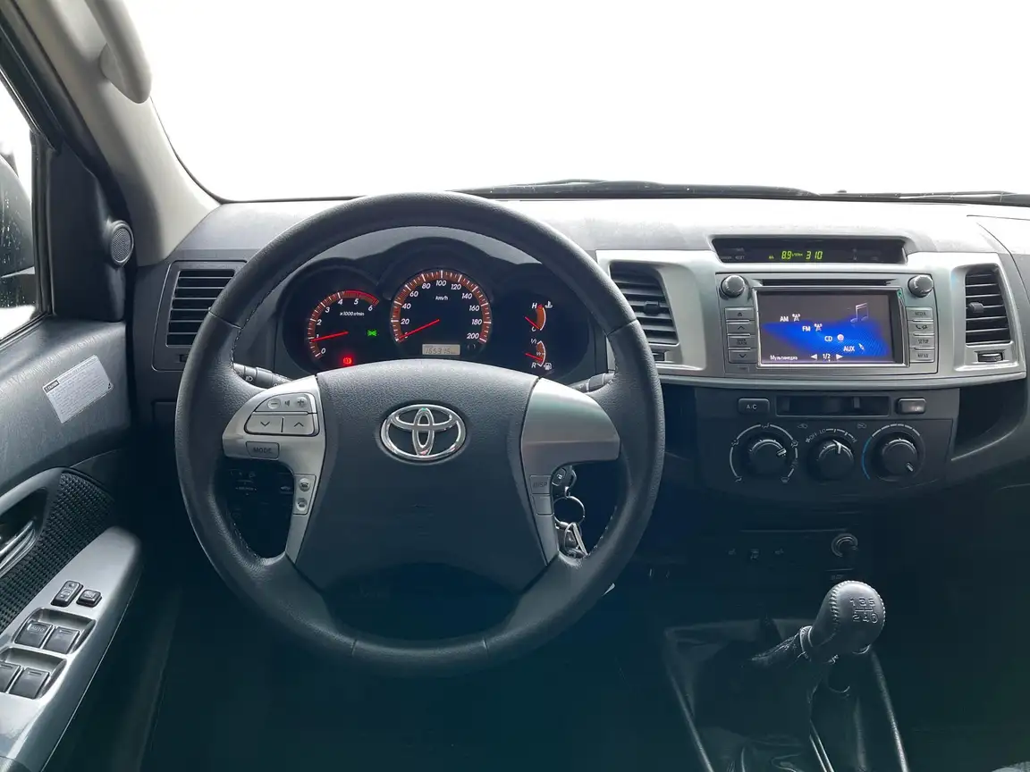 TOYOTA HILUX
