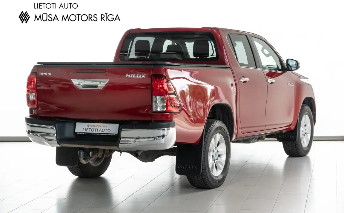 TOYOTA HILUX