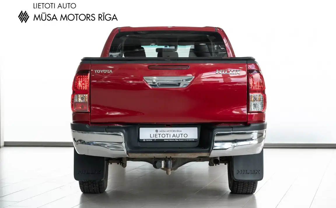 TOYOTA HILUX