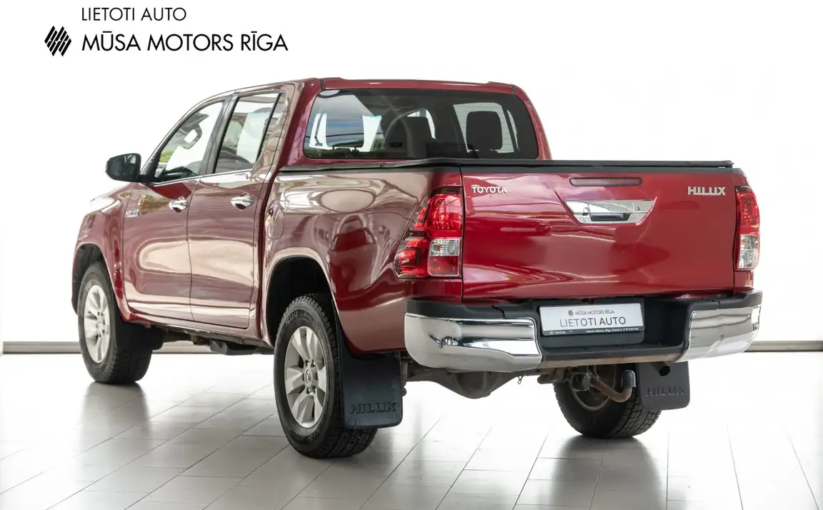 TOYOTA HILUX