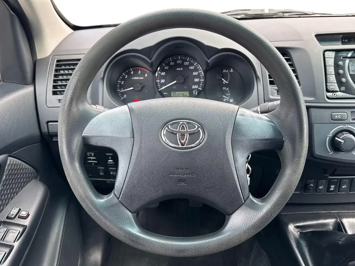 TOYOTA HILUX