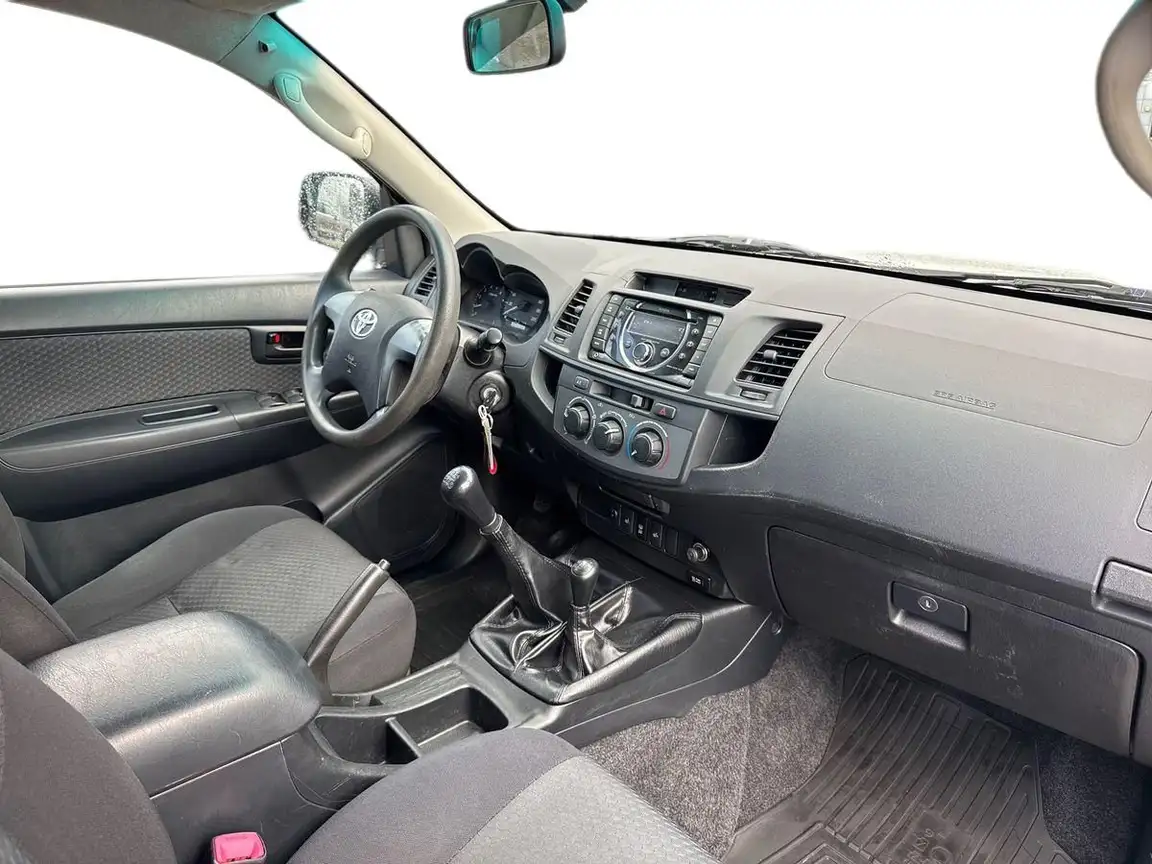 TOYOTA HILUX