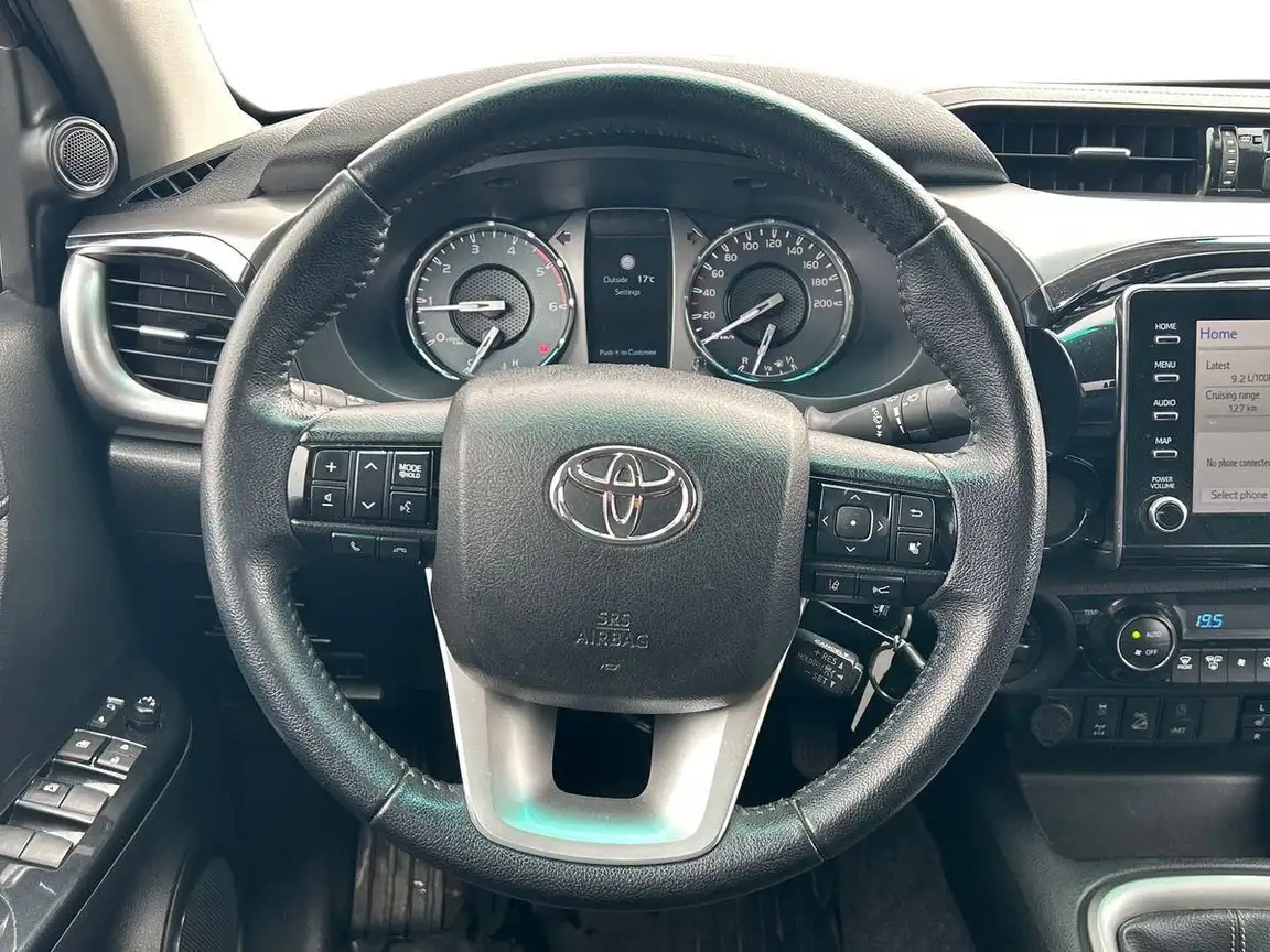 TOYOTA HILUX