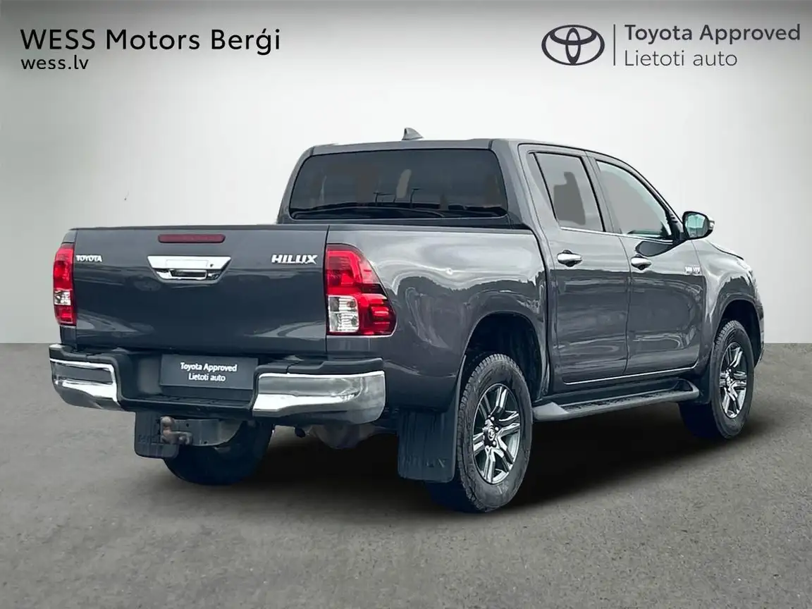 TOYOTA HILUX