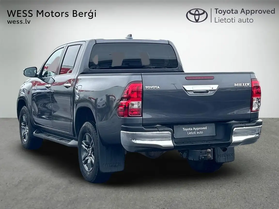TOYOTA HILUX