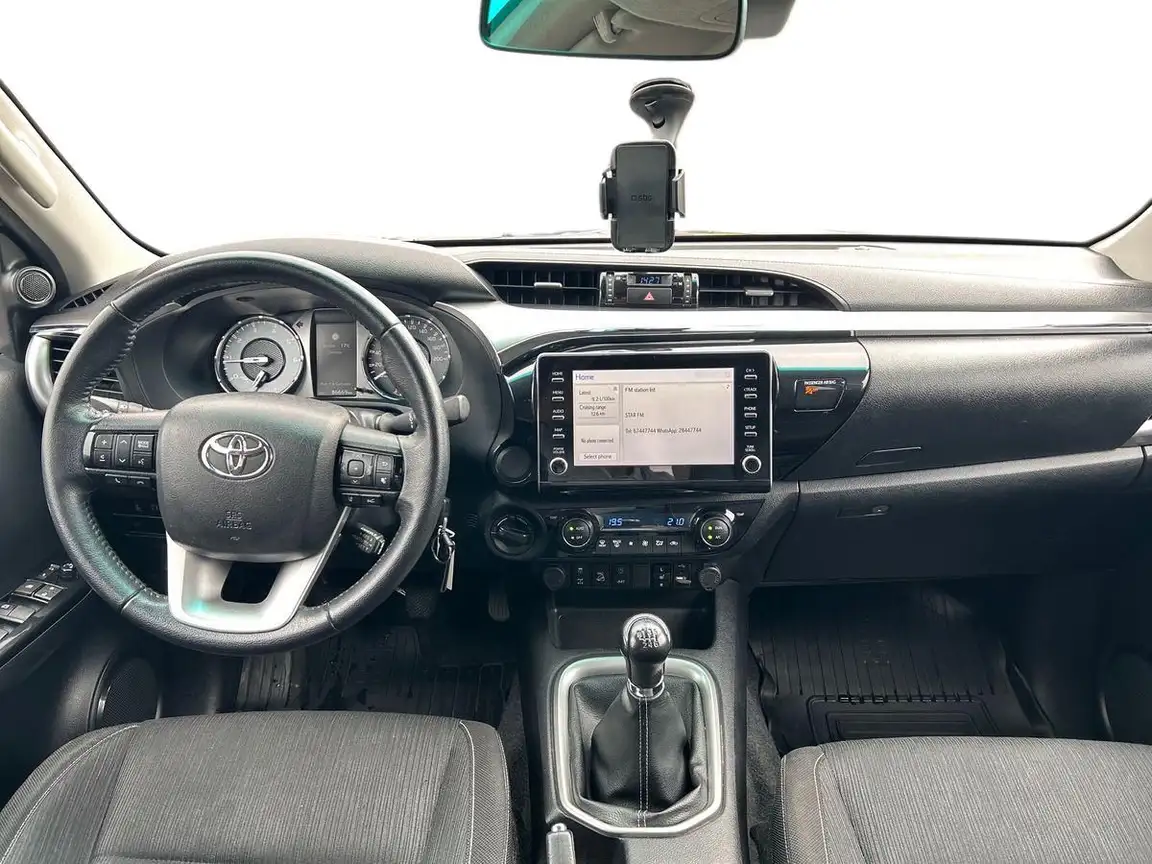 TOYOTA HILUX