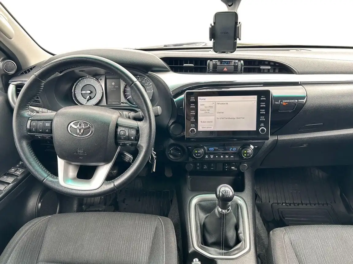 TOYOTA HILUX