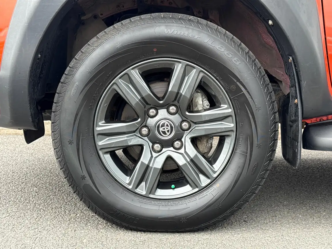 TOYOTA HILUX