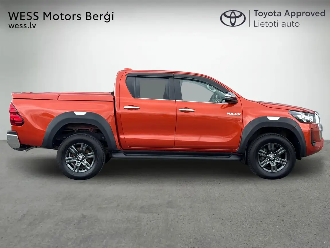 TOYOTA HILUX