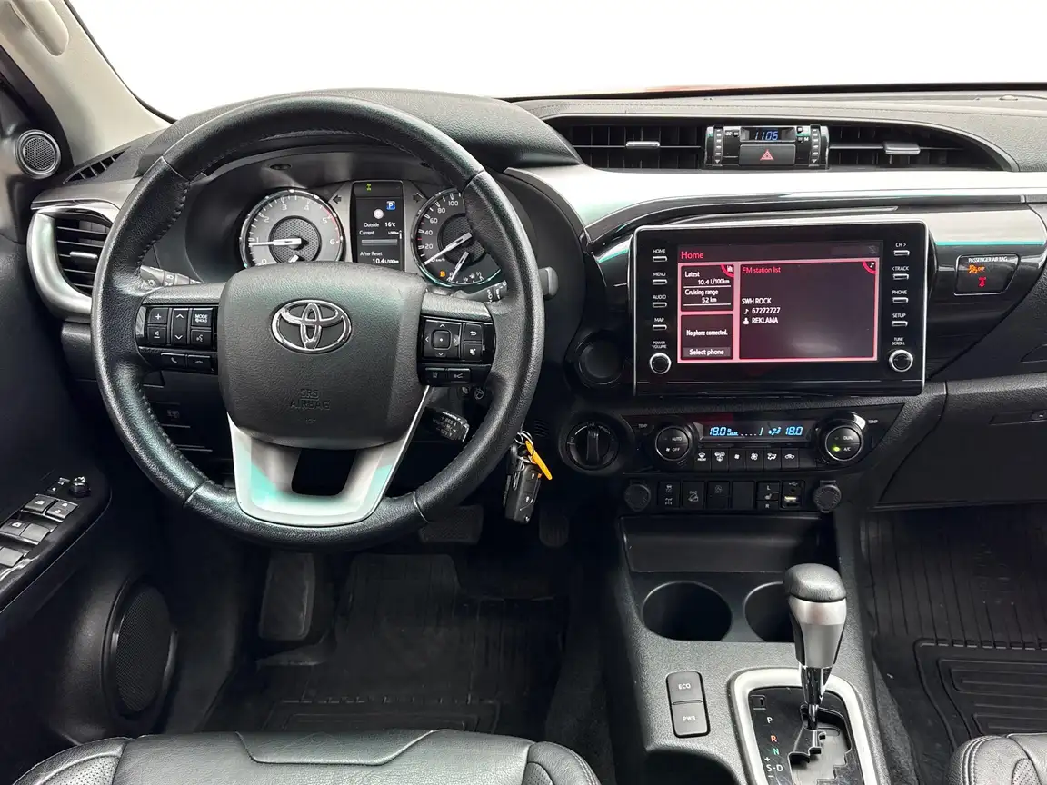 TOYOTA HILUX