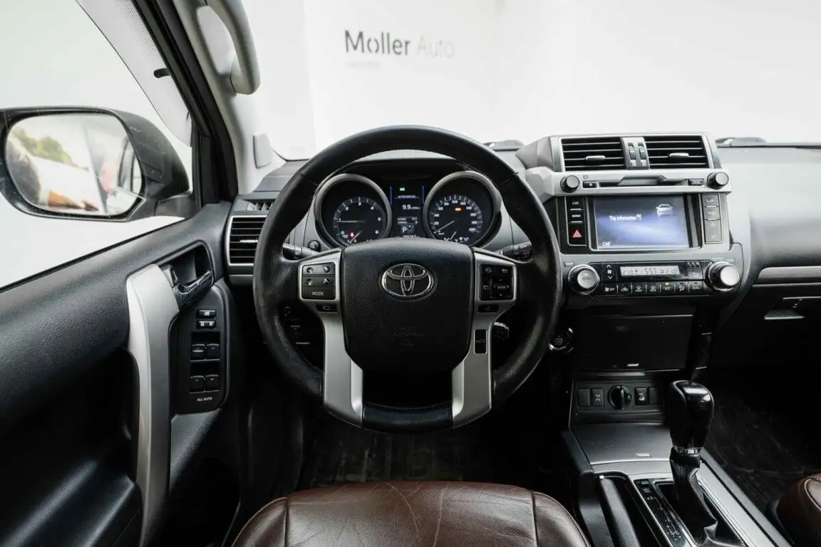 TOYOTA LAND CRUISER