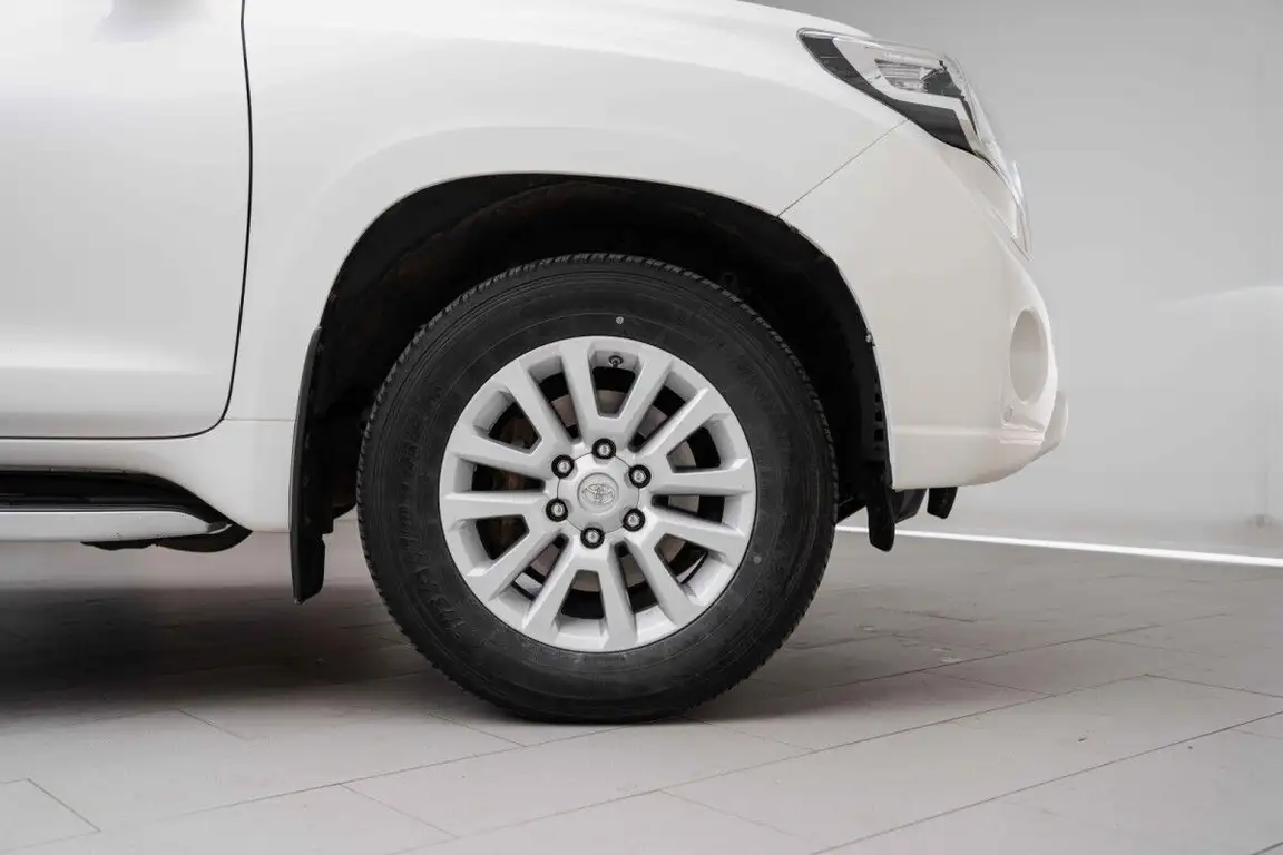 TOYOTA LAND CRUISER
