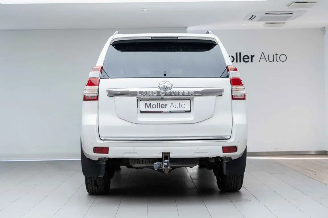 TOYOTA LAND CRUISER