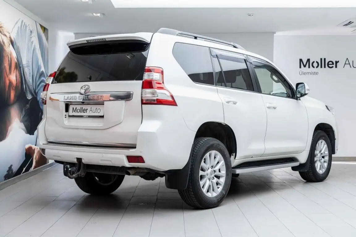 TOYOTA LAND CRUISER