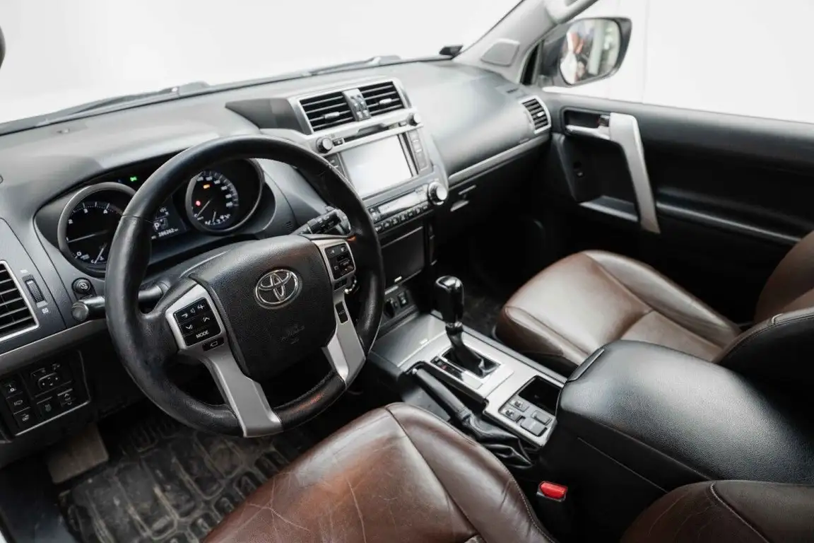 TOYOTA LAND CRUISER