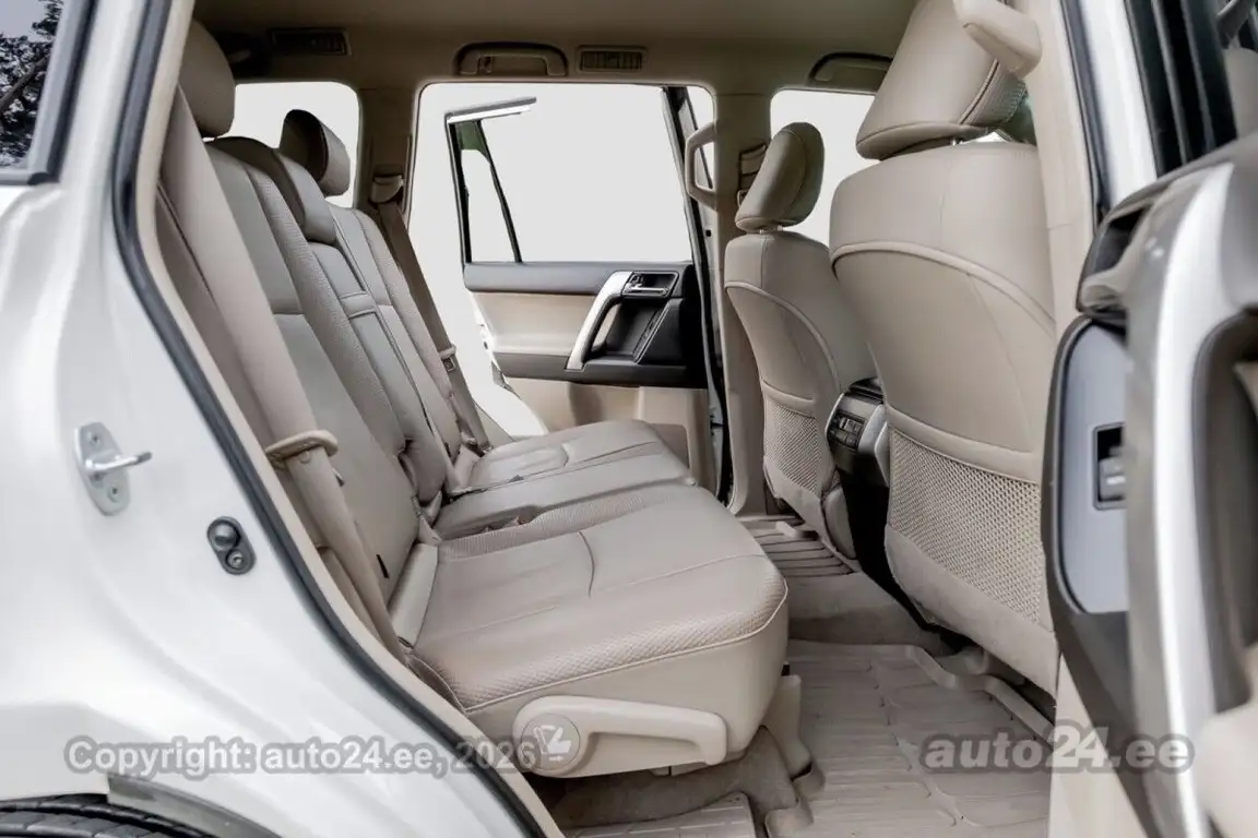 TOYOTA LAND CRUISER