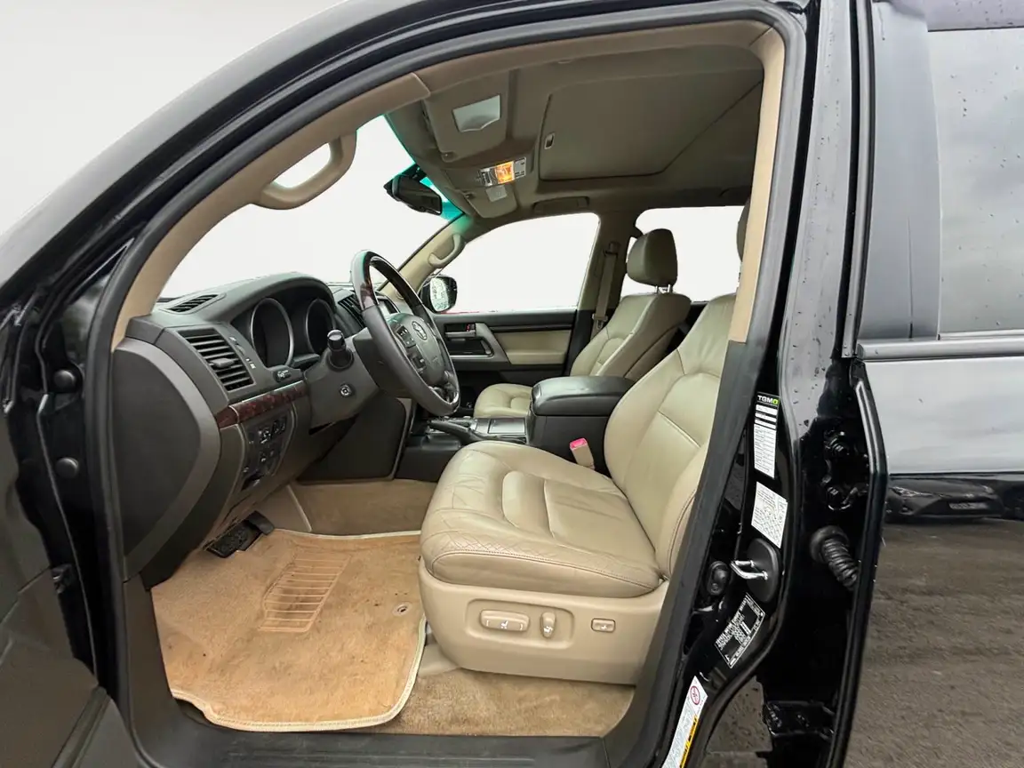 TOYOTA LAND CRUISER