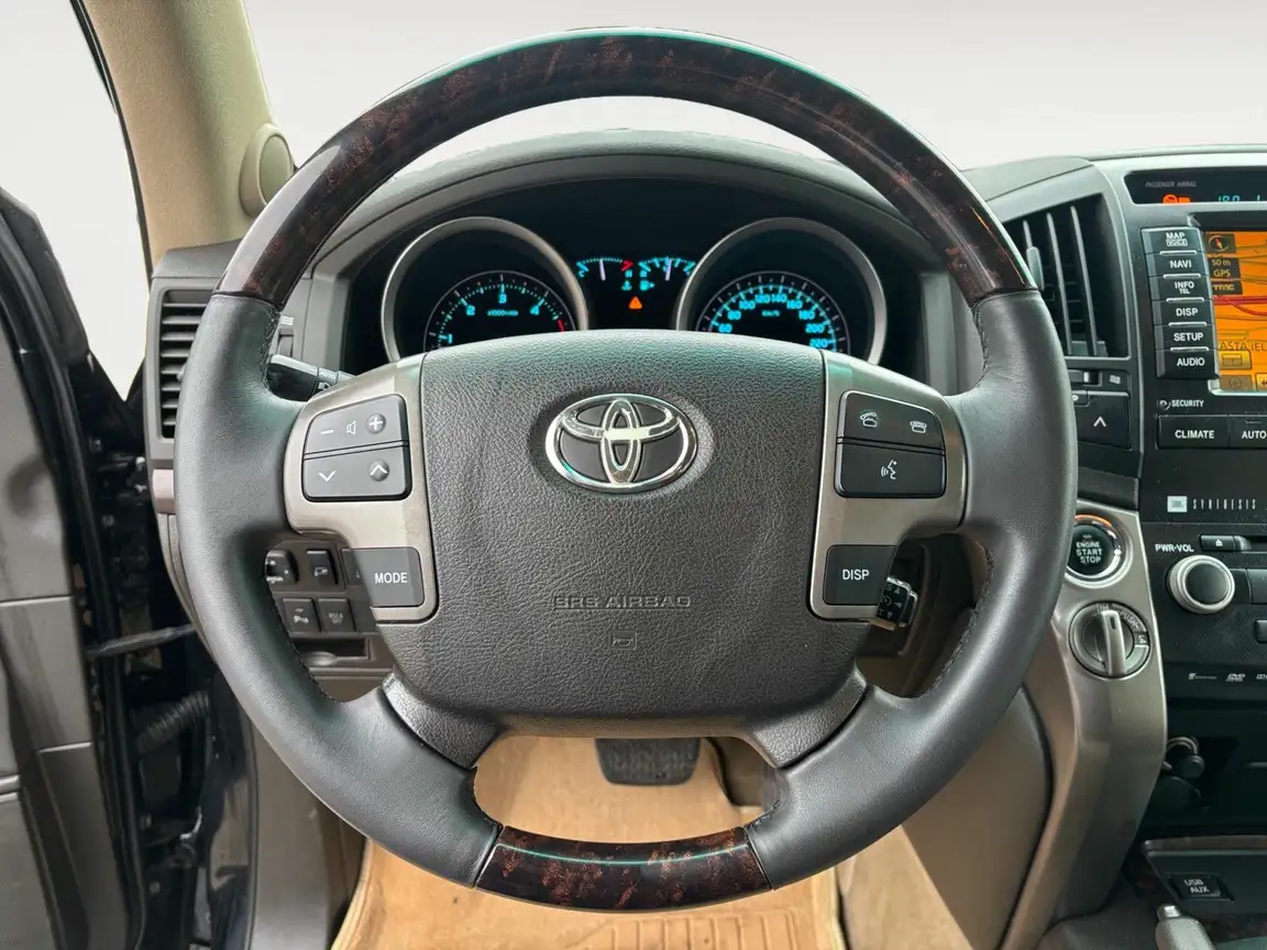 TOYOTA LAND CRUISER