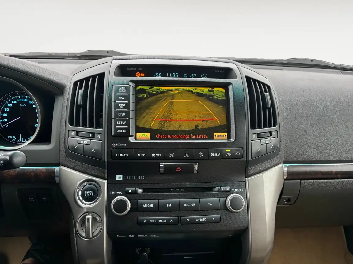 TOYOTA LAND CRUISER