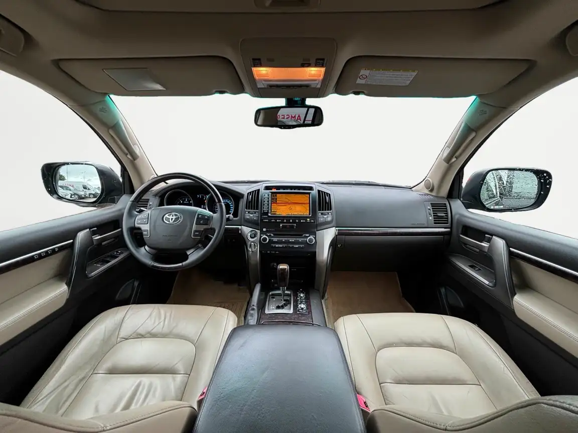 TOYOTA LAND CRUISER