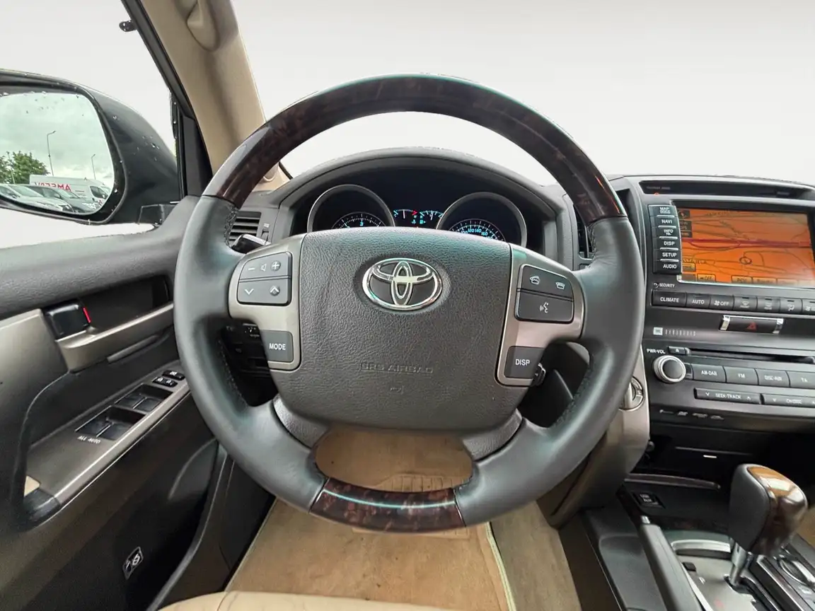 TOYOTA LAND CRUISER