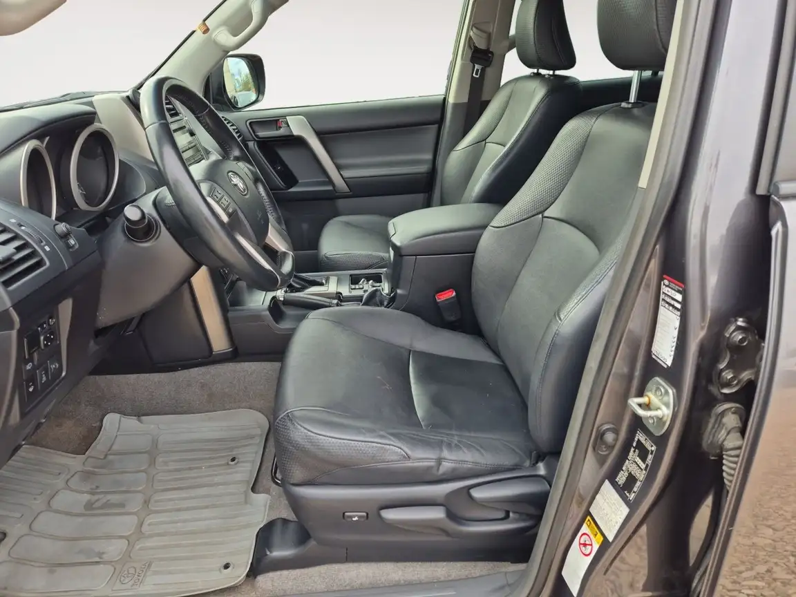 TOYOTA LAND CRUISER