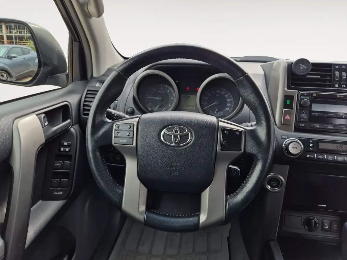 TOYOTA LAND CRUISER