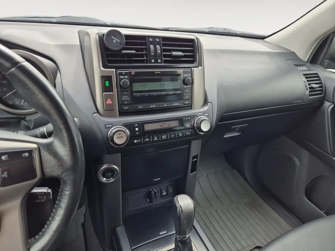TOYOTA LAND CRUISER