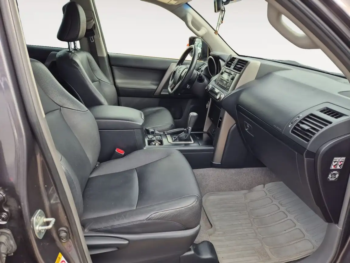 TOYOTA LAND CRUISER